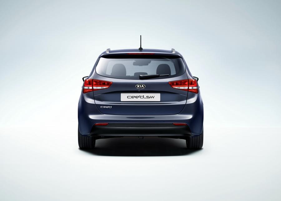  Kia cee&rsquo;dSW 2015 года  (фото 3 из 4)